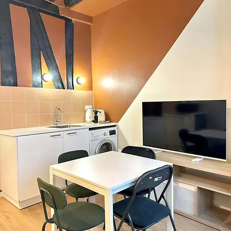 Cozy Near Pompidou Marais In Vertus *